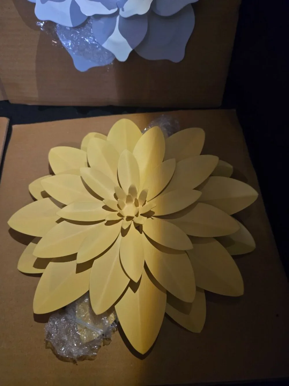Pottery Barn Kids Metal Flower Wall Decor Set of 4 White Yellow New